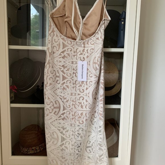 Finders Keepers Sofia Lace Dress - Picture 6 of 7